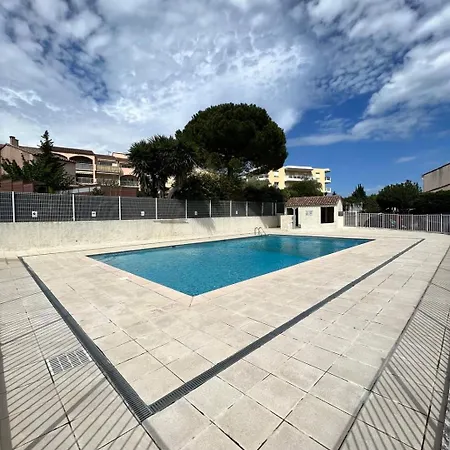 2p Piscine - Parking - Vue -
