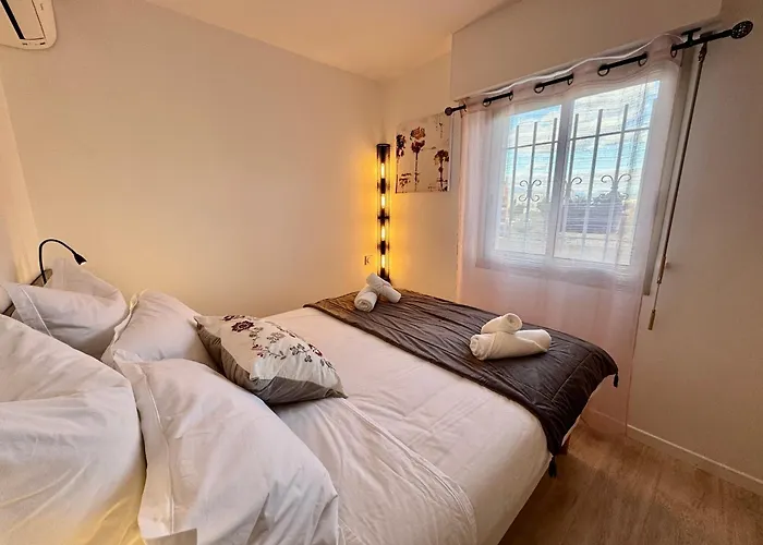 2p Piscine - Parking - Vue -